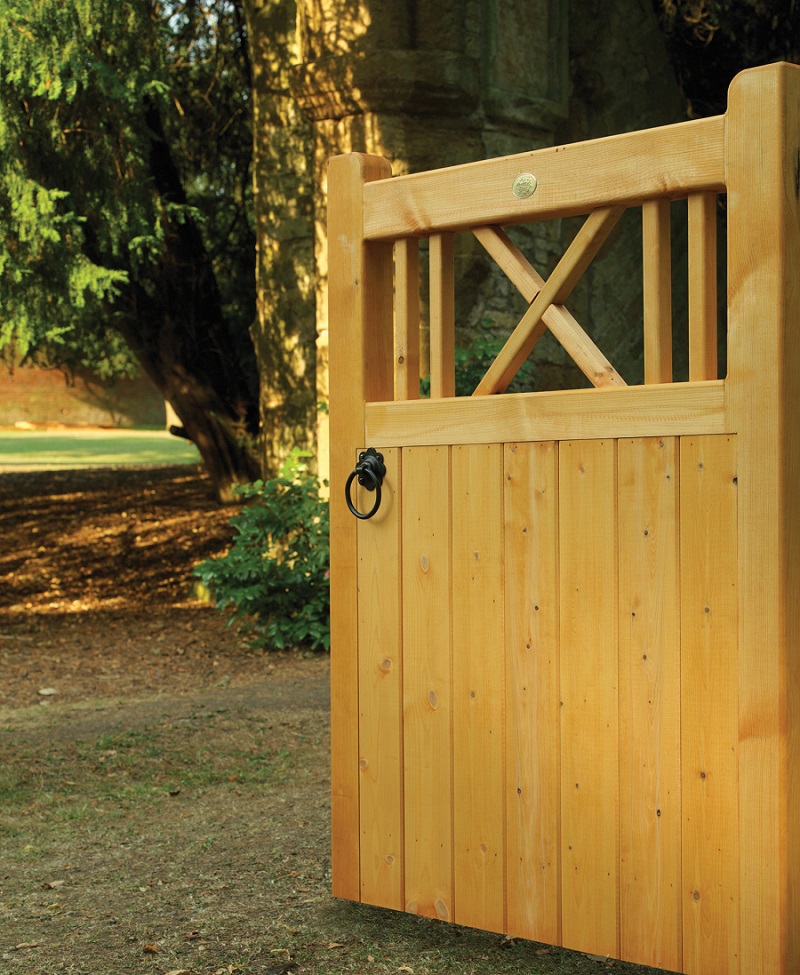 Hillhead Joiners:Wooden and timber garden gate installers Stirling 